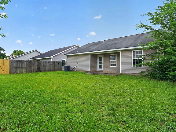3rd image of 449 Holly Berry Ln