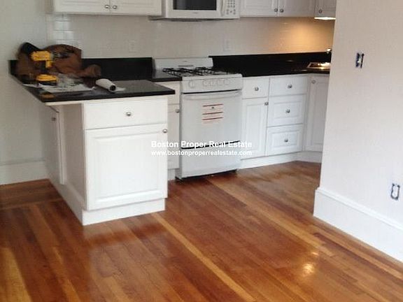 26 Hemenway St. Boston - Fenway Building Photo 3