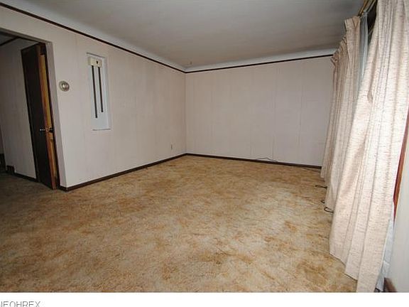 4th image of 846 Washington St