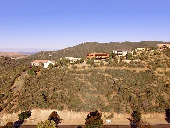 5th image of 383 Newport Dr