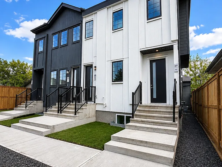 227 26th Ave NE #201 — Photo 19
