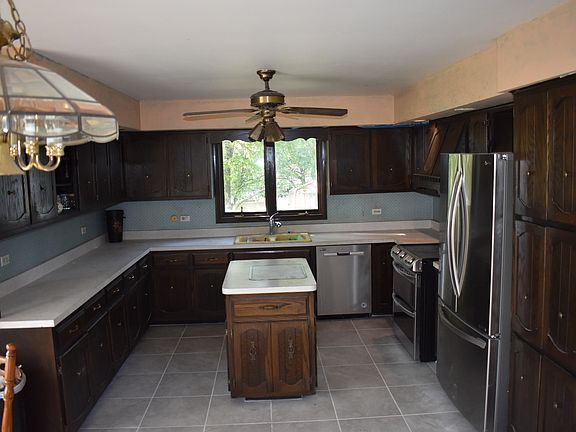 5th image of 724 Lincoln Ln