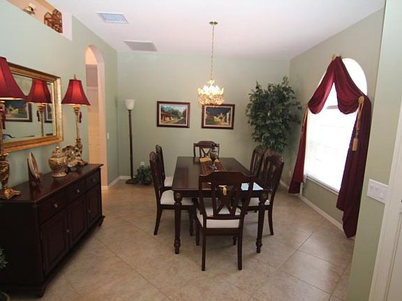 5th image of 19101 Larchmont Dr