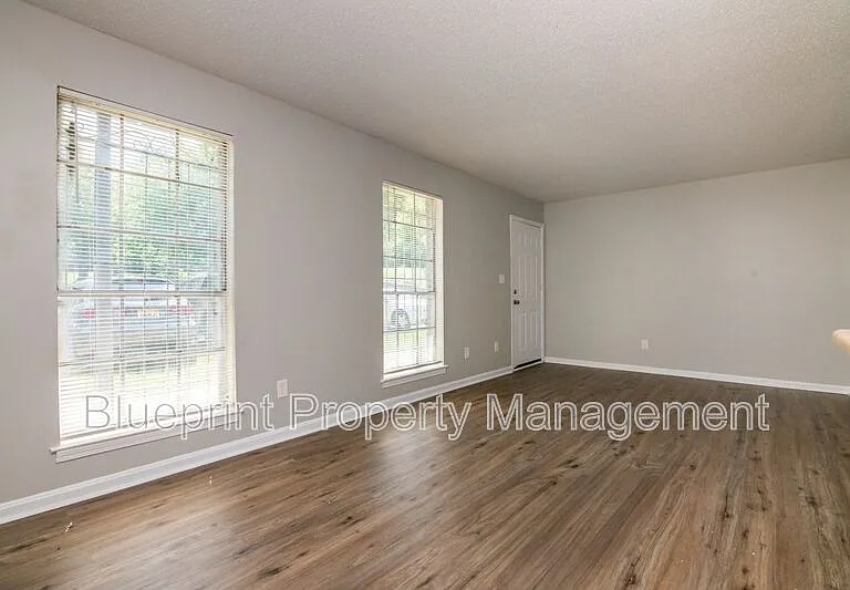 1917 18th Pl N — Photo 11