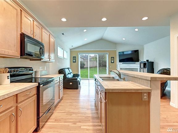 5th image of 7140 285th St NW
