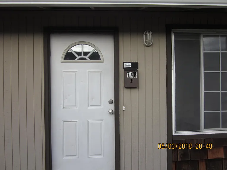 746 is an end unit and attaches to just one other unit. It also has easy back entrance in the yard