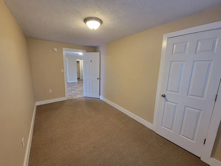 916 N Hill St — Photo 52