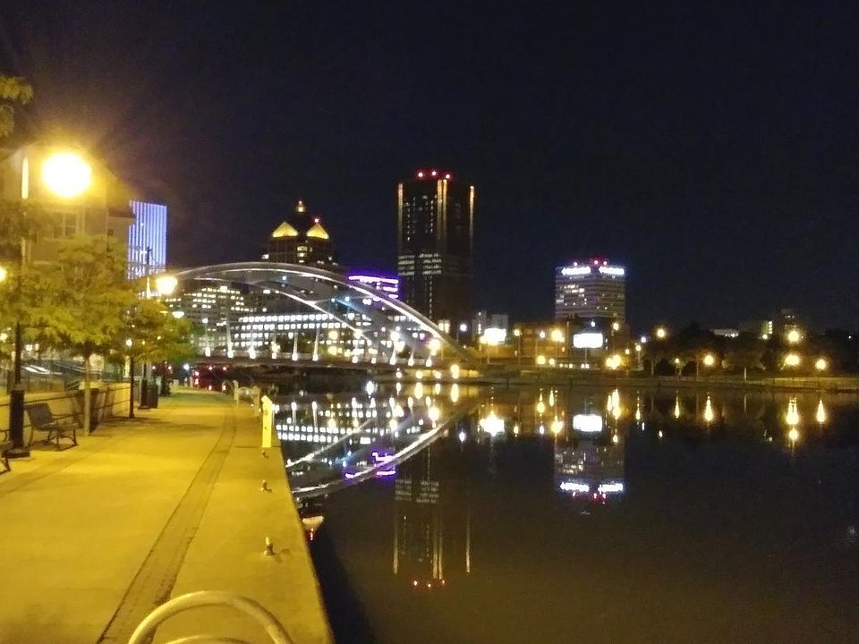 Cornhill Landing, Within walking distance.