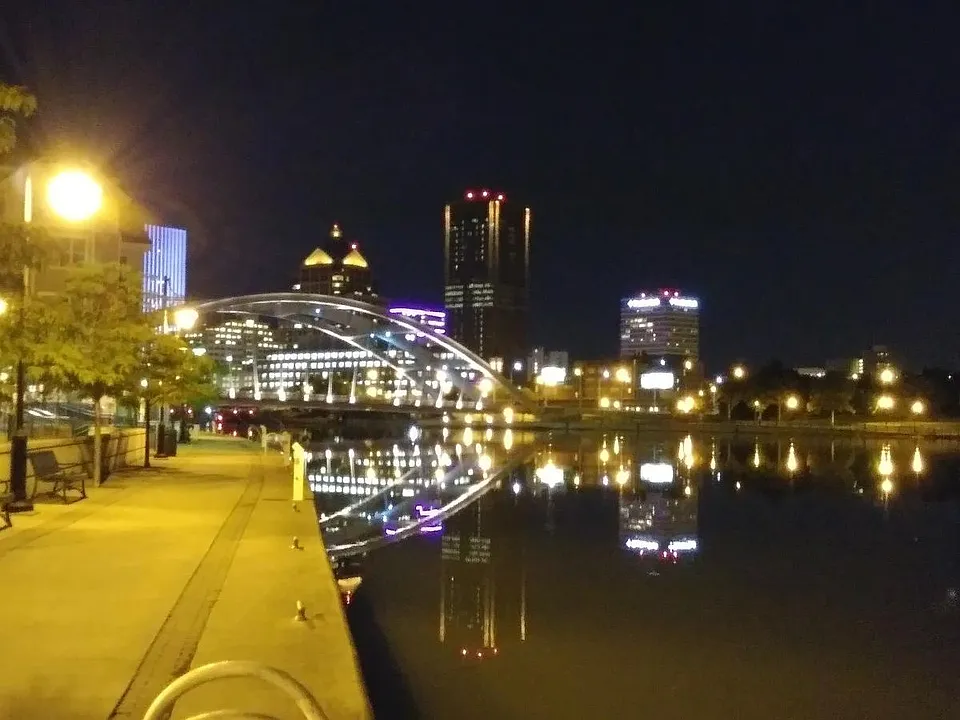 Cornhill Landing, Within walking distance.