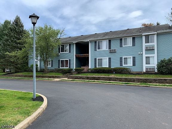 2nd image of 14 Norwich Pl #12