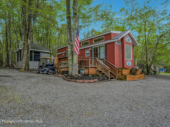 576 Warbler Dr, Gouldsboro, PA 18424