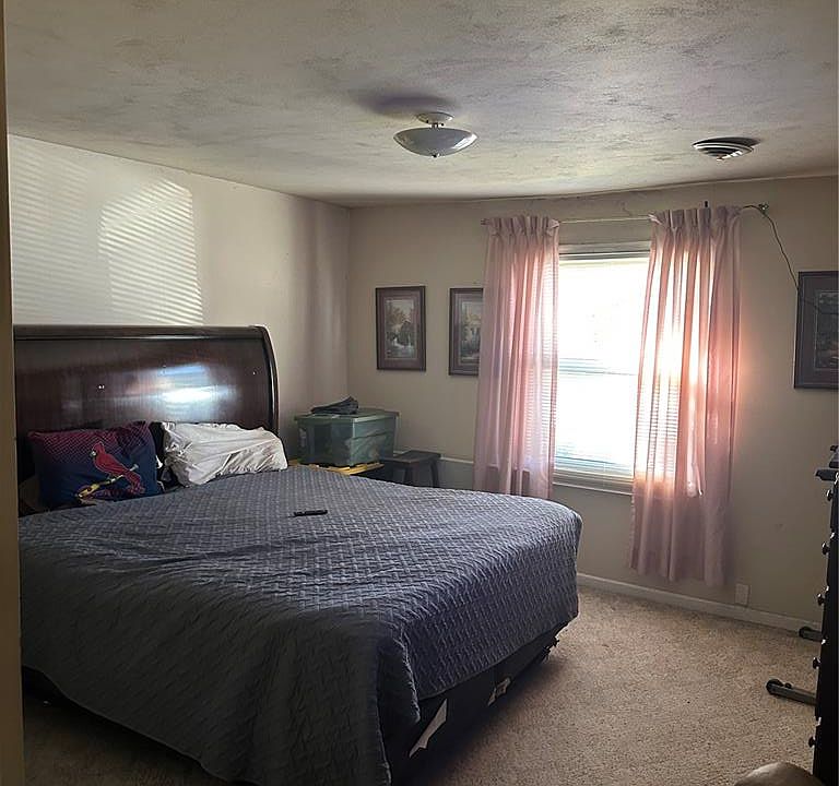 2nd image of 624 Westwood South Dr APT A