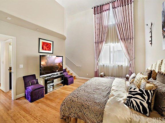 3rd image of 5727 Camellia Ave Unit 109