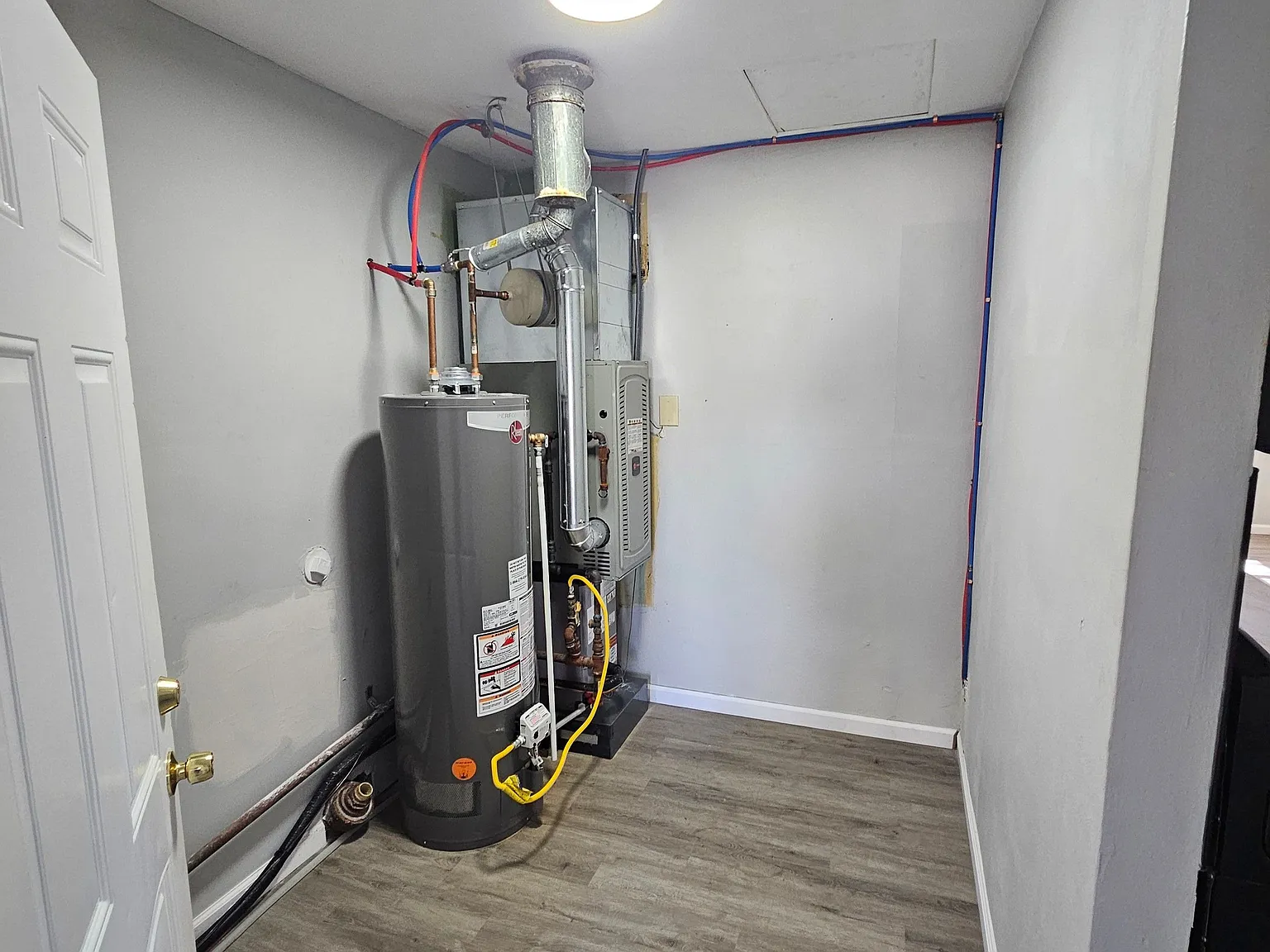 Beutifully Redone Cahokia Heights Home with Garage — Photo 4