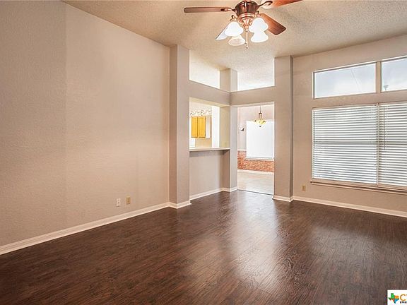 4th image of 2613 Stratford Dr