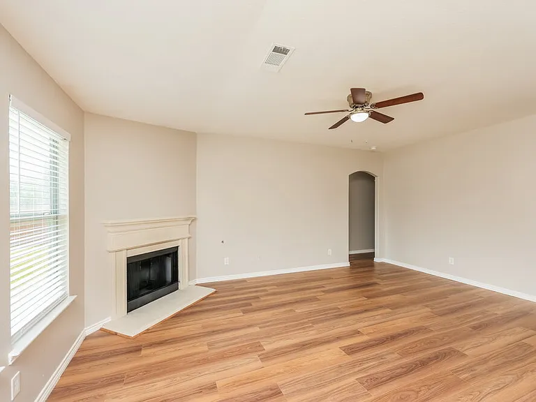 2114 Rose May Dr — Photo 5