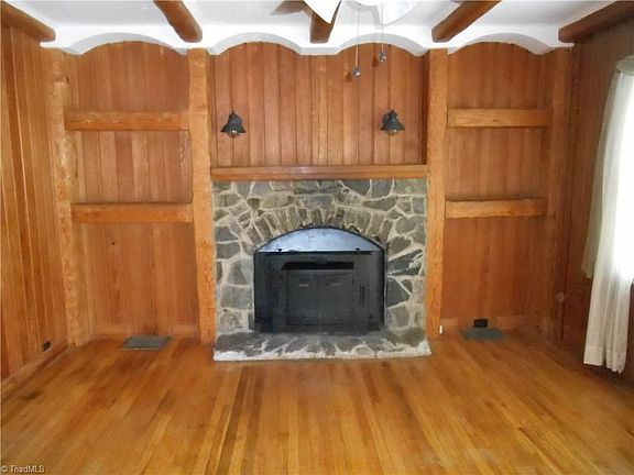5th image of 427 Spring St