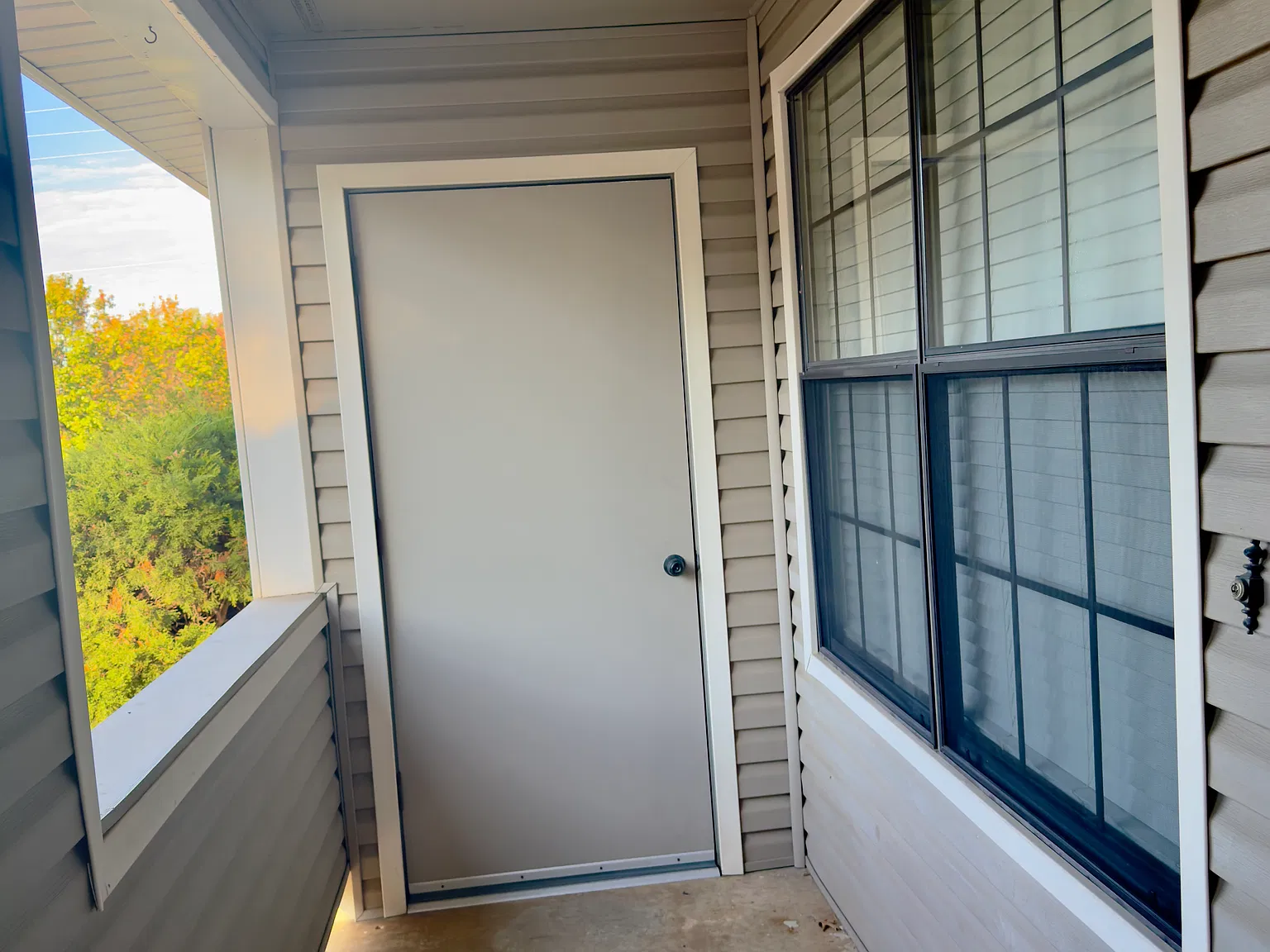 2 bed, 1.5 bath, 1122 sqft, $1,225 — Photo 2