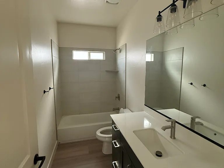 276 S 1930 W — Photo 3