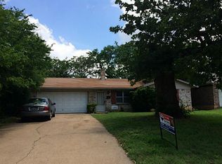 2221 Meadow Lark Ln, Irving, TX 75060