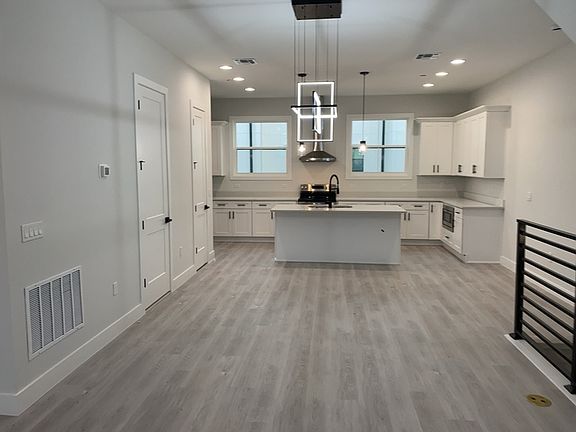 2nd image of 46 W Jersey St Unit 6