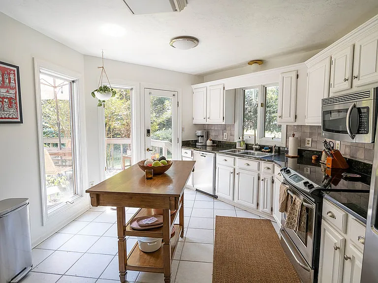 3724 Longchamp Cir — Photo 12