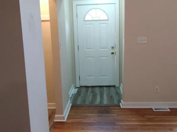 701 S James St, Carbondale, IL 62901