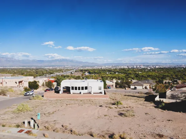 1756 Cliffside Dr NW, Albuquerque, NM 87105