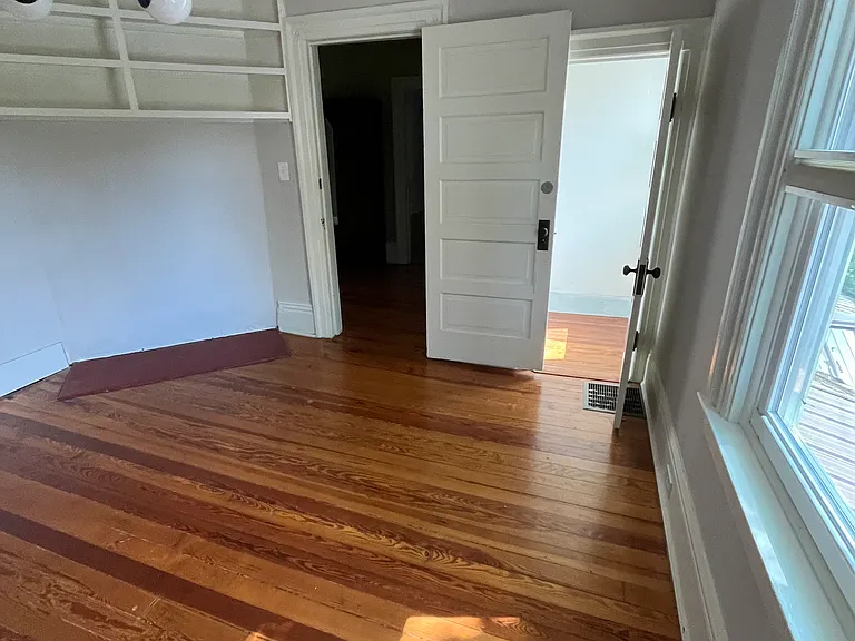 166 S French Broad Ave — Photo 19