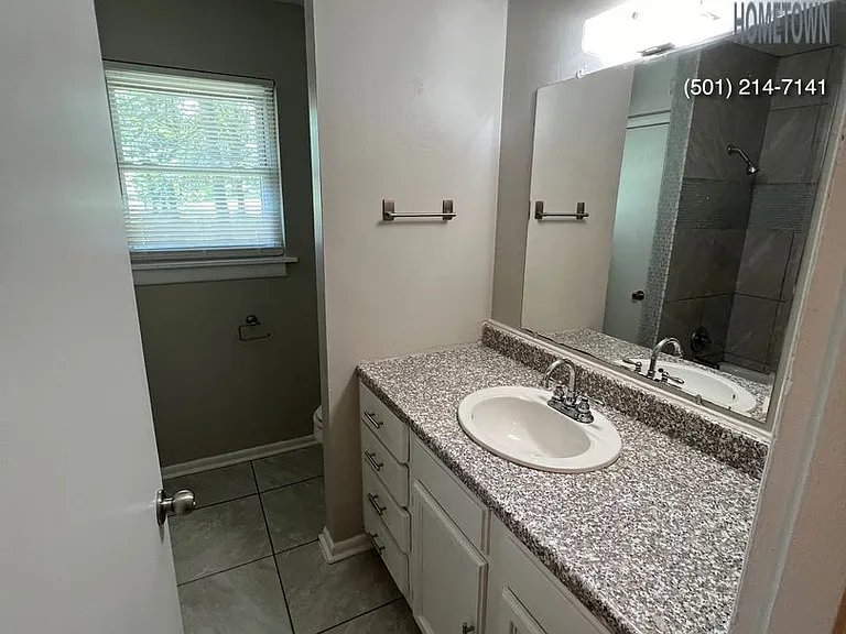 1016 W Kiehl Ave — Photo 9