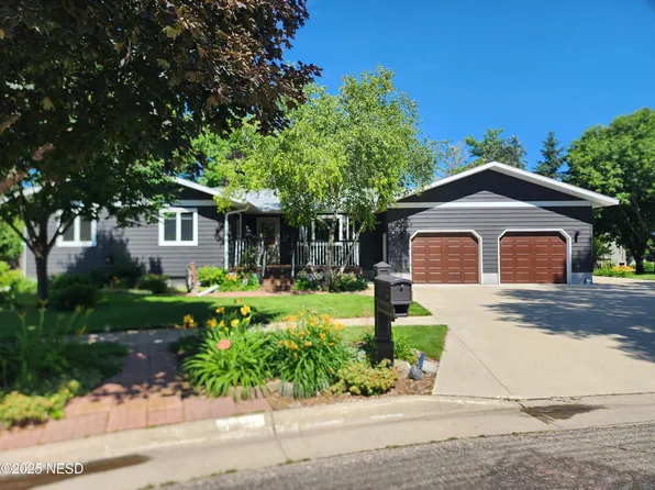 719 Jonathan Dr, Watertown, SD 57201