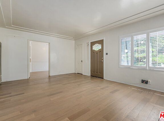 5th image of 2592 Military Ave