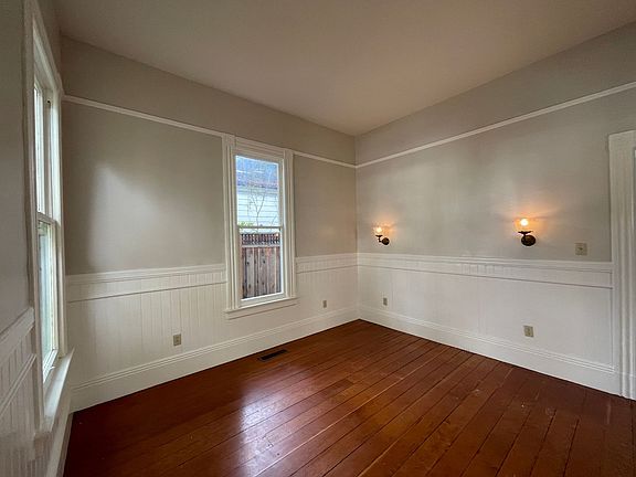 4th image of 122 Tait Ave