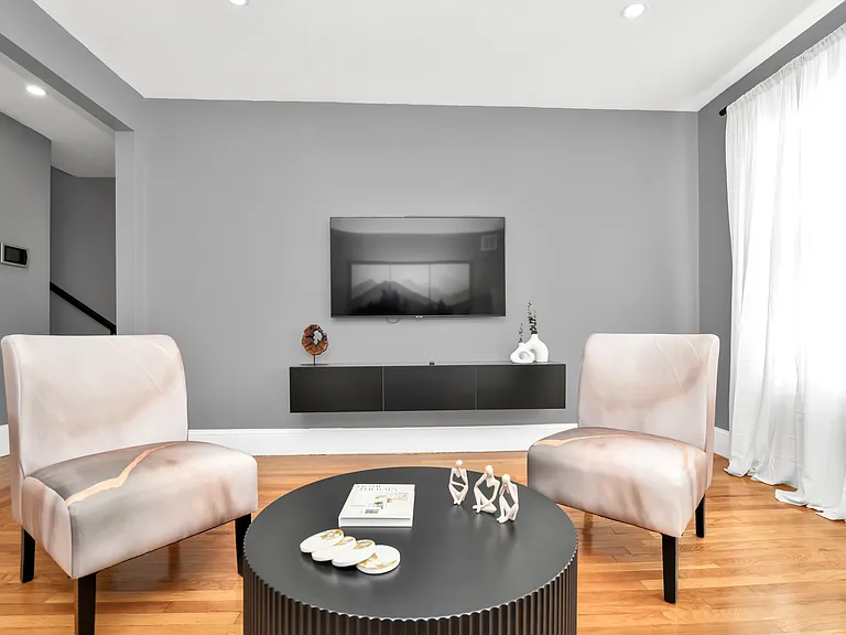 10 Pierce Ave #2 — Photo 32