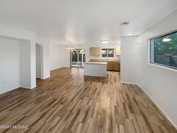 3rd image of 6618 S Avenida Del Arrabal