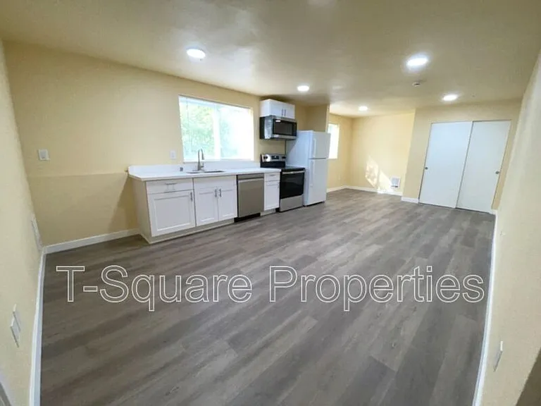 7041 S 116th Pl #105 — Photo 3