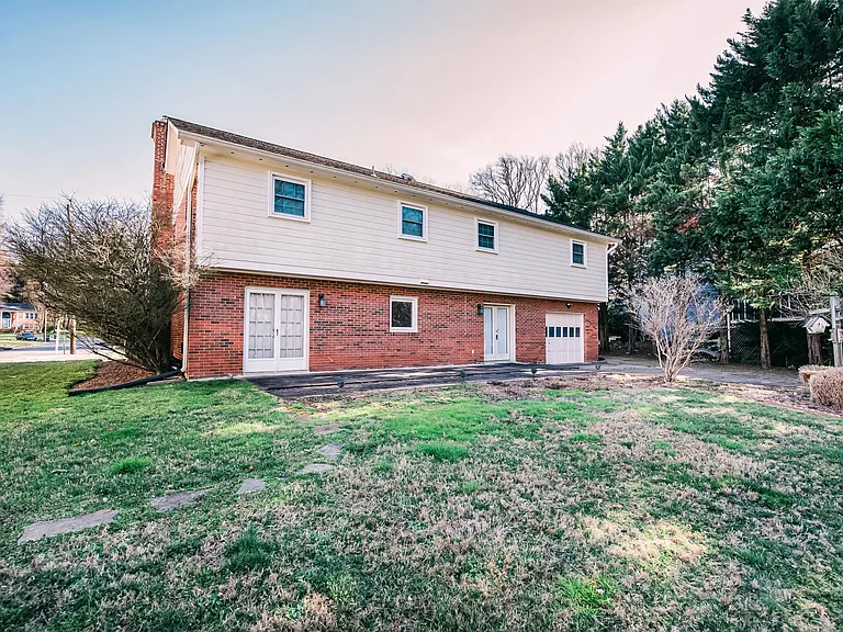 6226 Hardy Dr — Photo 32
