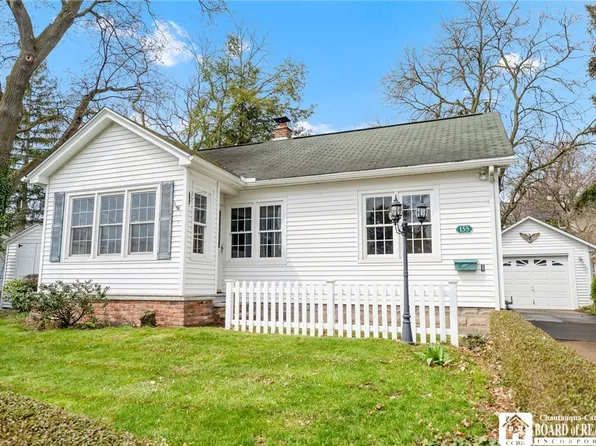 155 S 6th St, Lewiston, NY 14092