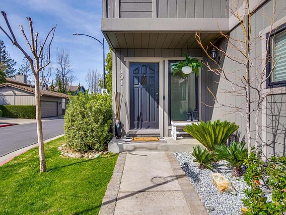 3rd image of 101 Hooke Ln