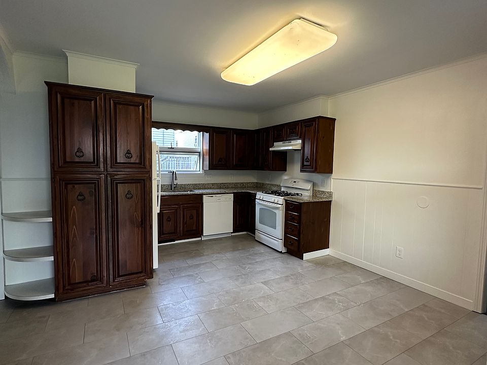 1st image of 9 Summer St #1