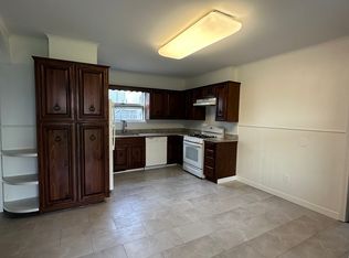 9 Summer St #1, Easthampton, MA 01027