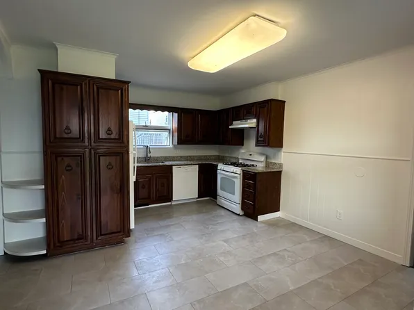 9 Summer St #1, Easthampton, MA 01027