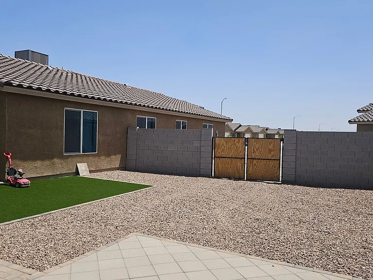 4710 S Cedar Ave — Photo 17