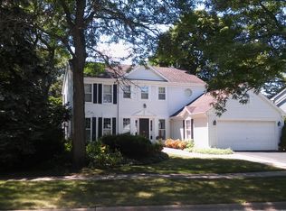 240 Pontiac Ln, Vernon Hills, IL