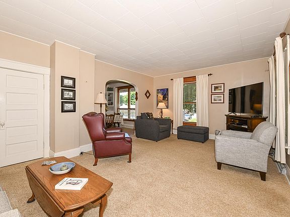 4th image of 449 James STREET
