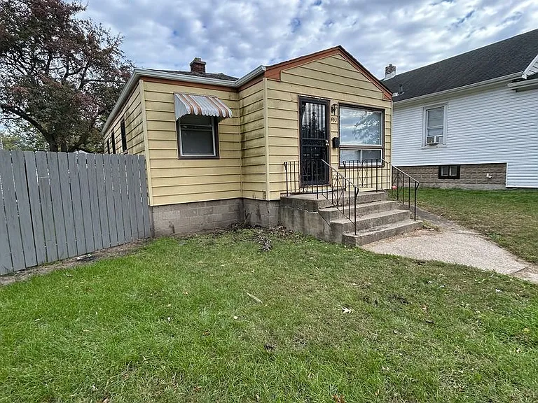 453 Hovey St — Photo 10