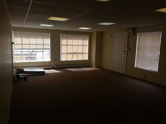 4th image of 36 St John St Ste 103