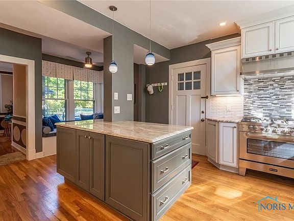 5th image of 121 Eagle Point Dr