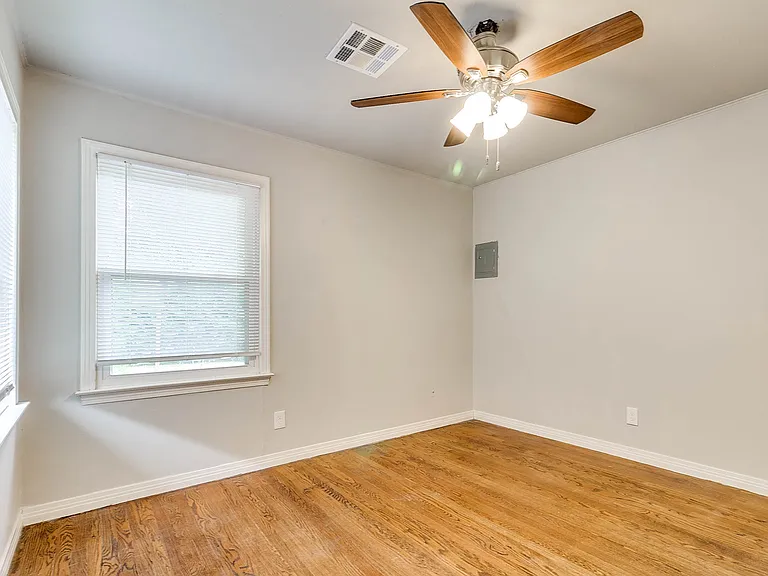 1414 Oxford Way — Photo 19