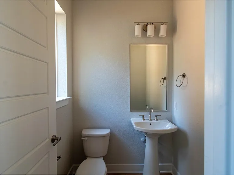 2705 Wilson St — Photo 16